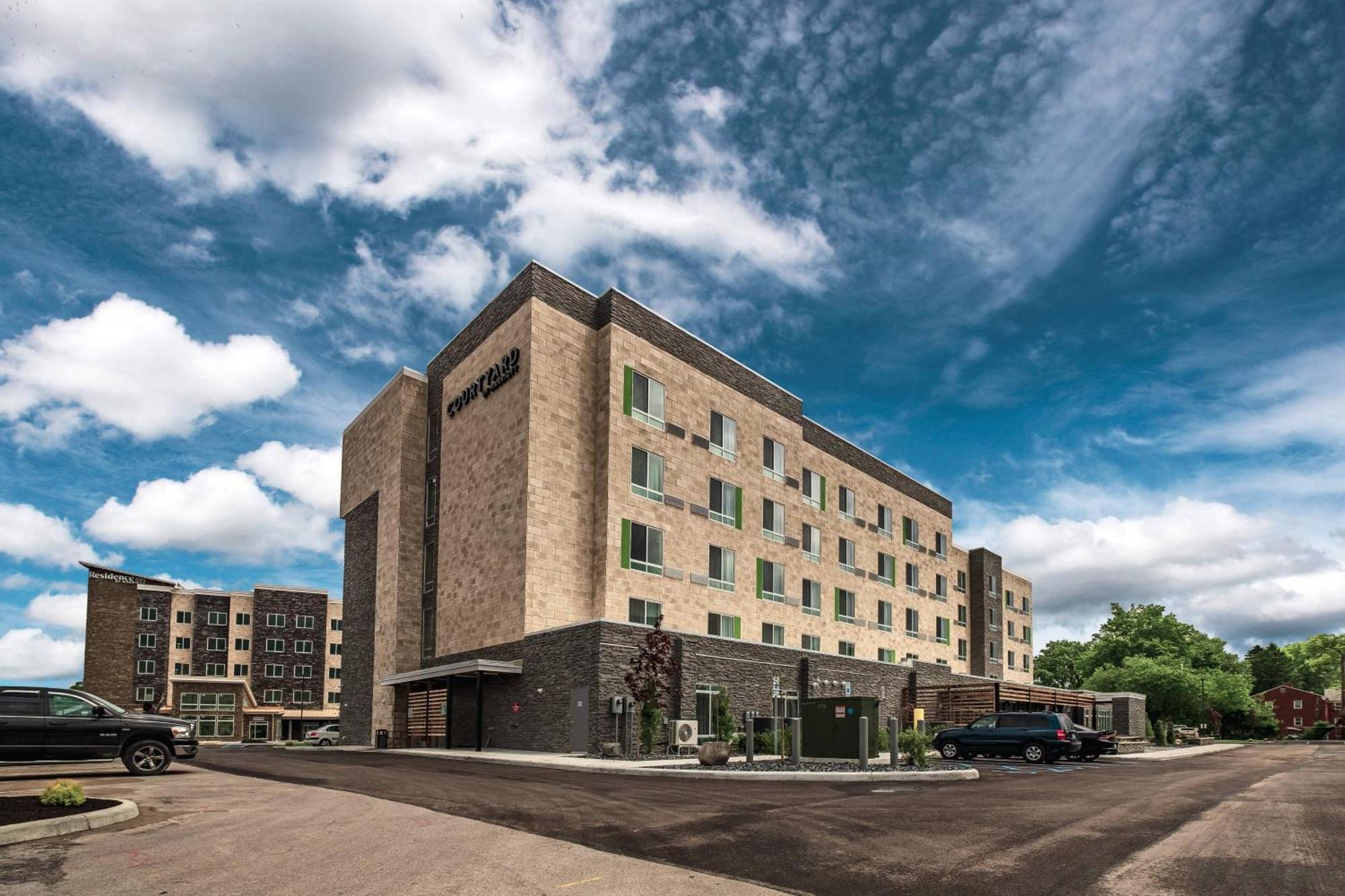 Отель Courtyard By Marriott Toledo West Экстерьер фото