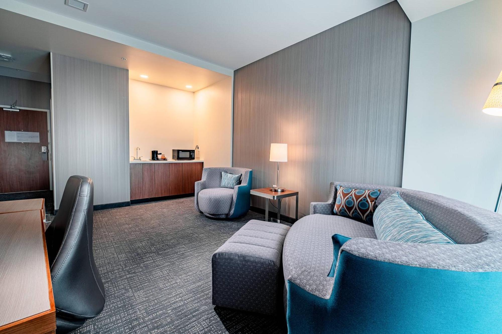 Отель Courtyard By Marriott Toledo West Экстерьер фото