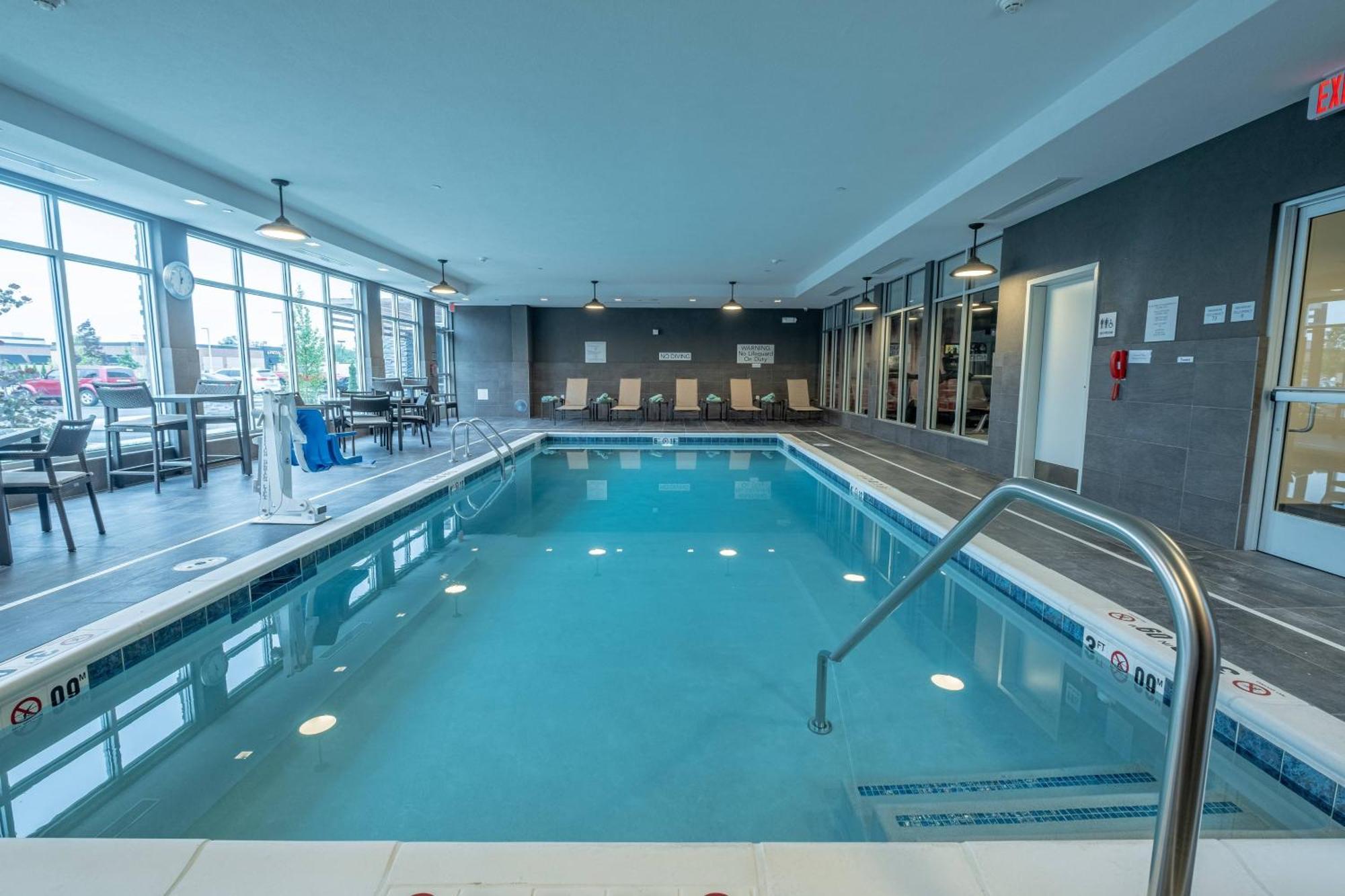 Отель Courtyard By Marriott Toledo West Экстерьер фото