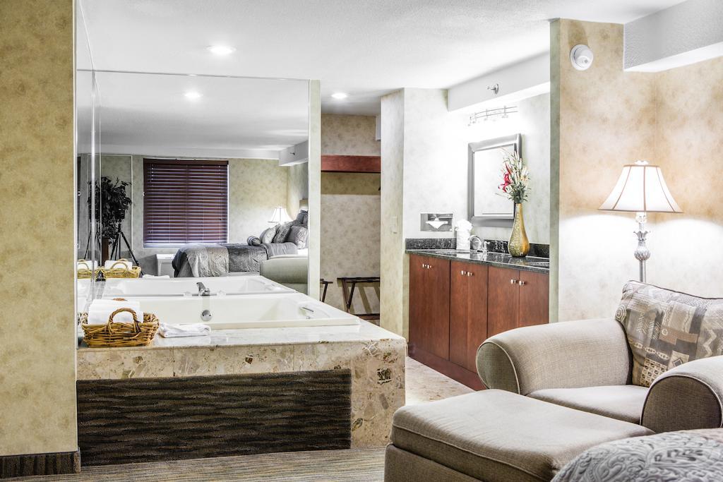 Отель Courtyard By Marriott Toledo West Экстерьер фото
