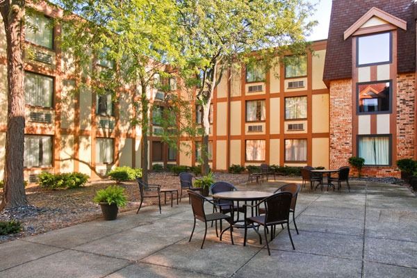 Отель Courtyard By Marriott Toledo West Экстерьер фото